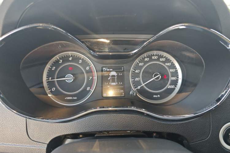 Used Baojun 560 2015 1.8L manual luxury version Instrument Cluster