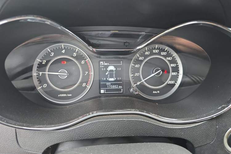 Used Baojun 560 2015 1.8L manual luxury version Instrument Cluster