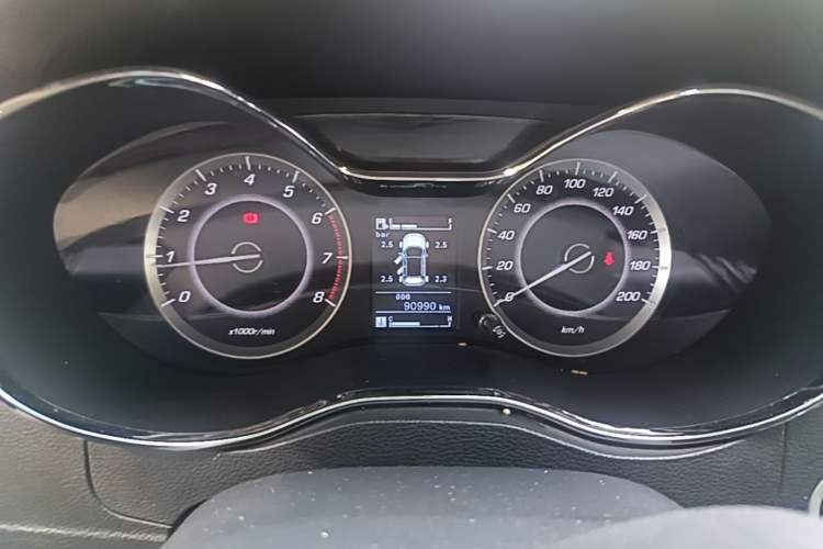 Used Baojun 560 2015 1.8L manual luxury version Instrument Cluster
