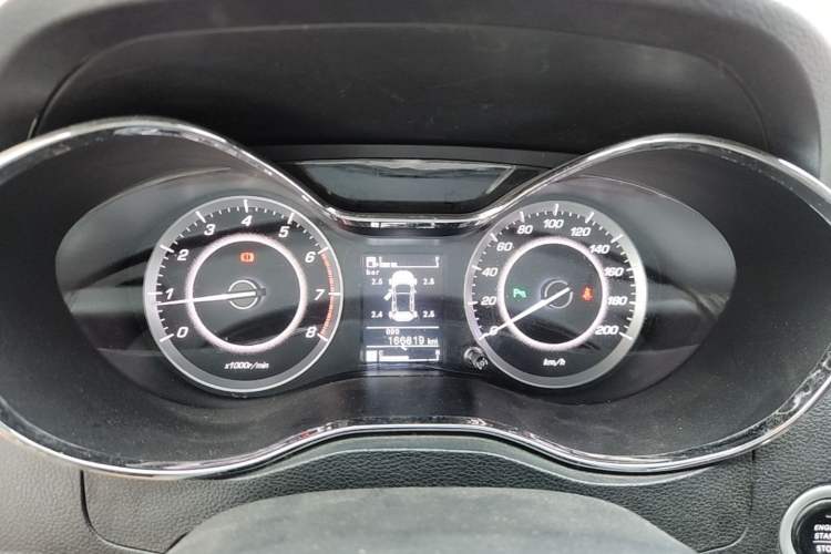 Used Baojun 560 2015 1.8L manual luxury version Instrument Cluster