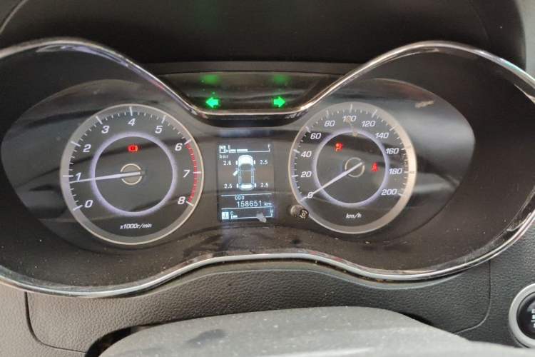 Used Baojun 560 2015 1.8L manual luxury version Instrument Cluster