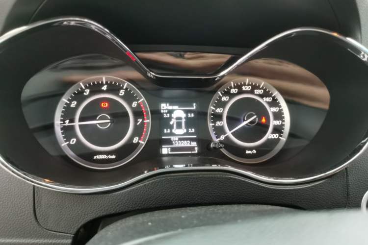 Used Baojun 560 2015 1.8L manual luxury version Instrument Cluster