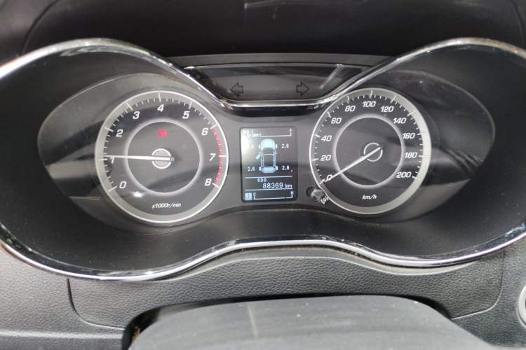 Used Baojun 560 2015 1.8L manual luxury version Instrument Cluster