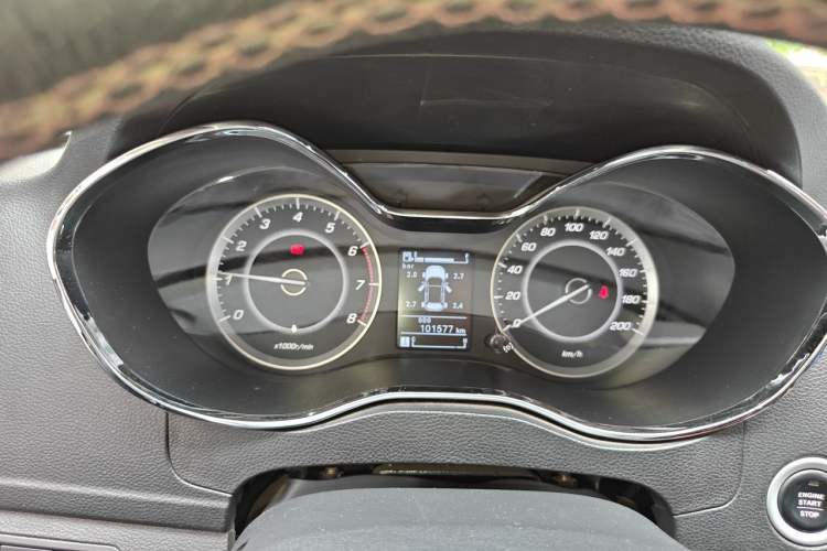 Used Baojun 560 2015 1.8L manual luxury version Instrument Cluster