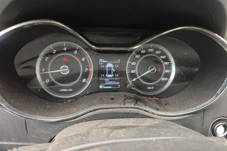 Used Baojun 560 2015 1.8L manual luxury version Instrument Cluster