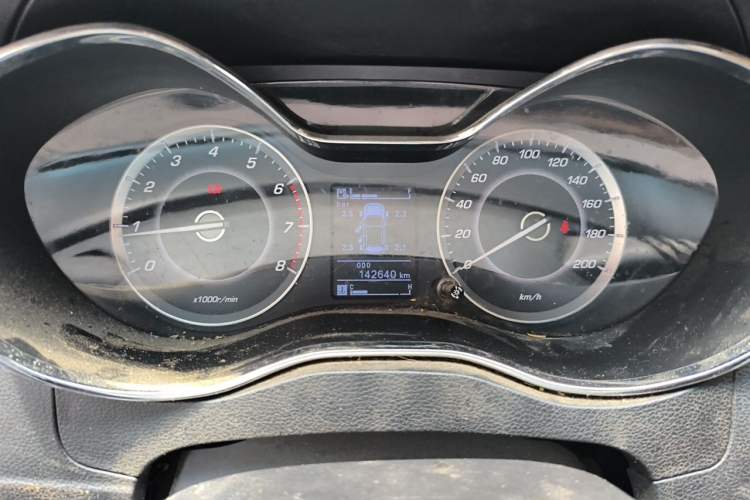 Used Baojun 560 2015 1.8L manual luxury version Instrument Cluster