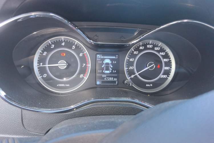 Used Baojun 560 2015 1.8L manual luxury version Instrument Cluster