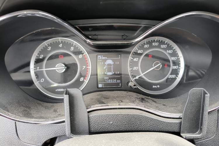 Used Baojun 560 2015 1.8L manual luxury version Instrument Cluster