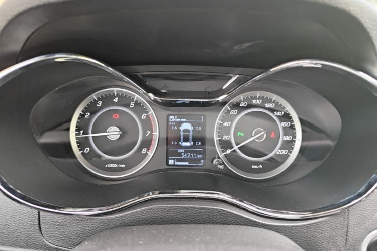 Used Baojun 560 2015 1.8L manual luxury version Instrument Cluster
