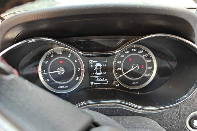 Used Baojun 560 2015 1.8L manual luxury version Instrument Cluster