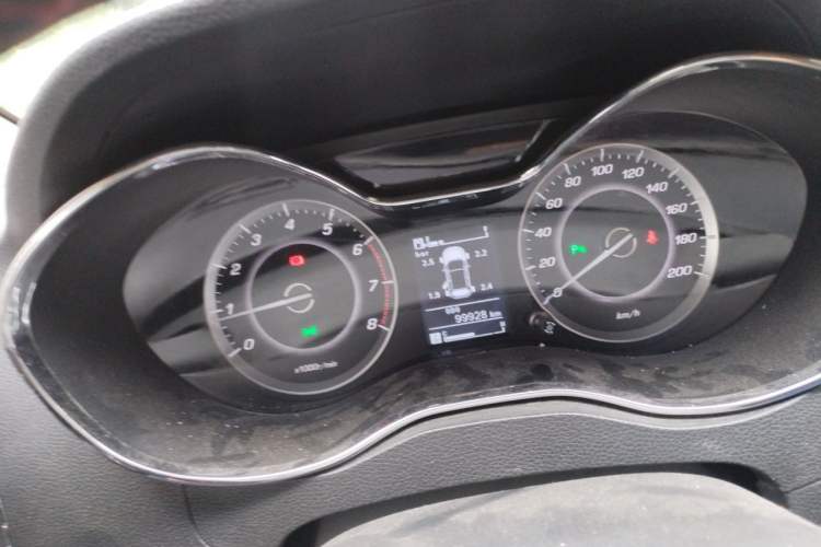 Used Baojun 560 2015 1.8L manual luxury version Instrument Cluster