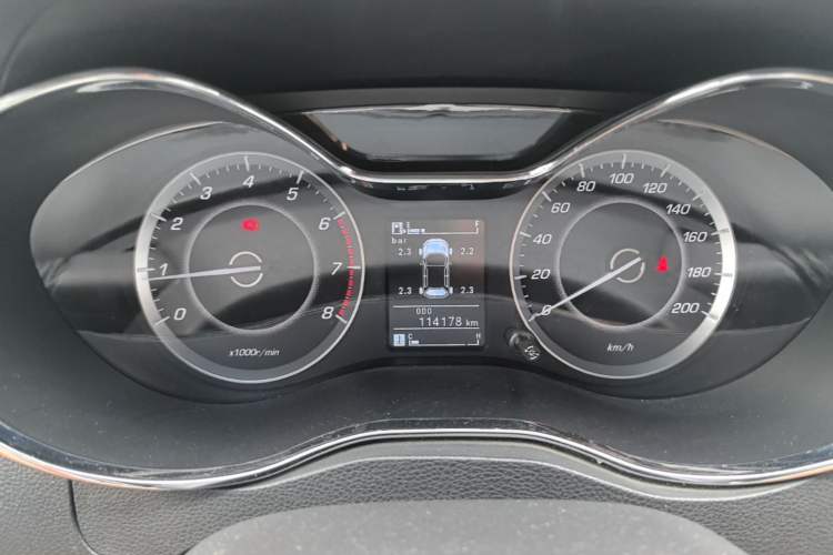 Used Baojun 560 2015 1.8L manual luxury version Instrument Cluster