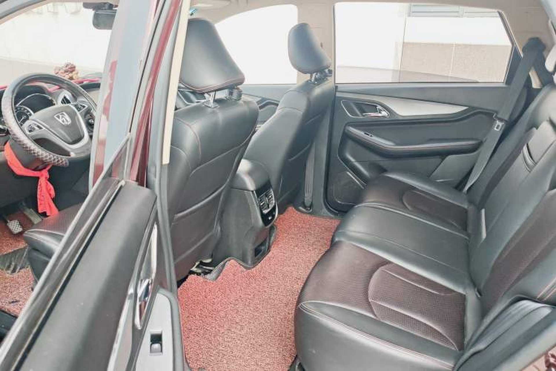 Used Baojun 560 2015 1.8L manual luxury version Interior 4