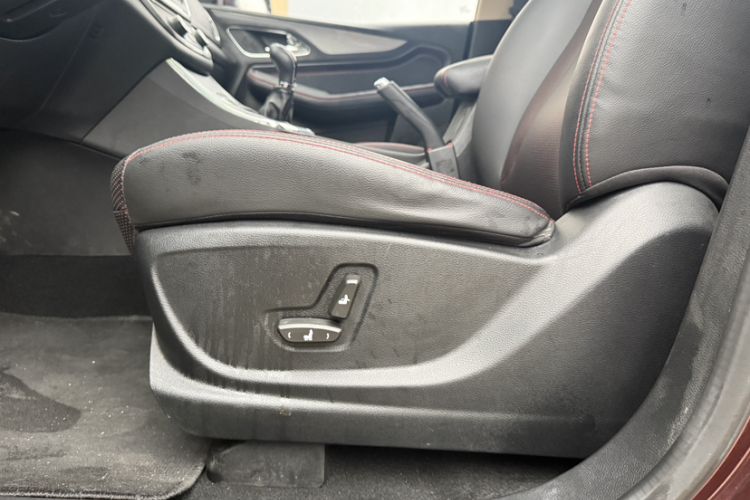 Used Baojun 560 2015 1.8L manual luxury version Interior 6