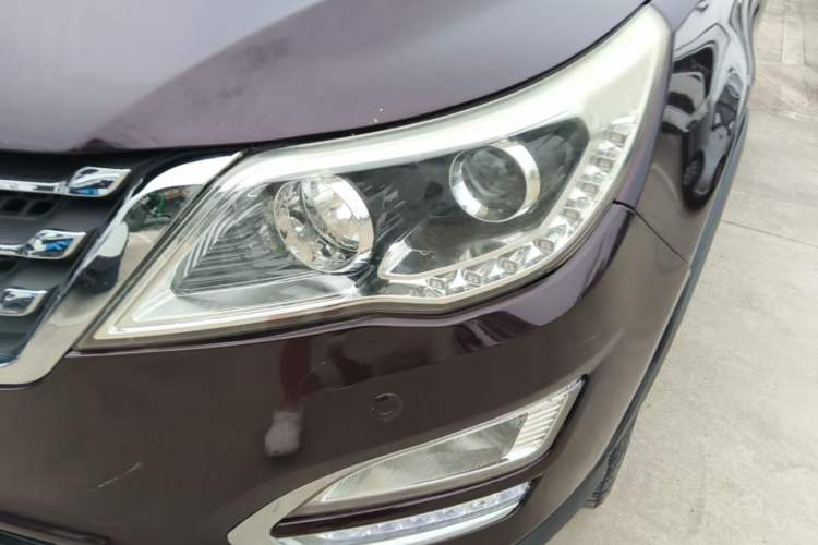 Used Baojun 560 2015 1.8L manual luxury version Left Front Headlight