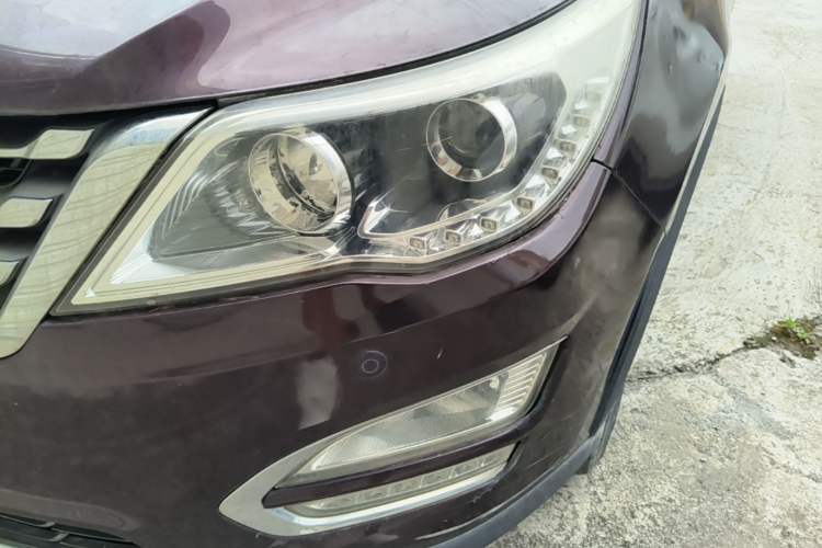 Used Baojun 560 2015 1.8L manual luxury version Left Front Headlight