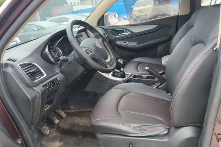Used Baojun 560 2015 1.8L manual luxury version Left Front Seat