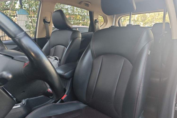 Used Baojun 560 2015 1.8L manual luxury version Left Front Seat