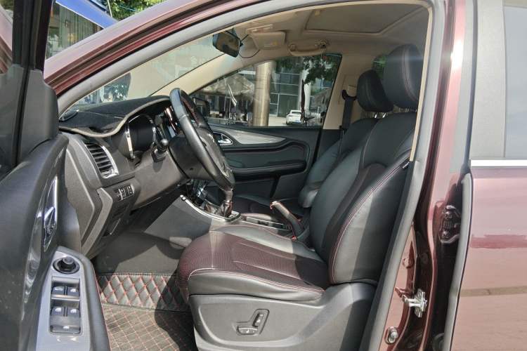Used Baojun 560 2015 1.8L manual luxury version Left Front Seat