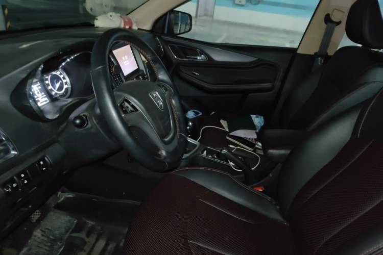 Used Baojun 560 2015 1.8L manual luxury version Left Front Seat