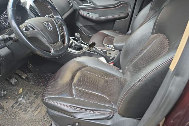 Used Baojun 560 2015 1.8L manual luxury version Left Front Seat