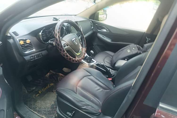 Used Baojun 560 2015 1.8L manual luxury version Left Front Seat