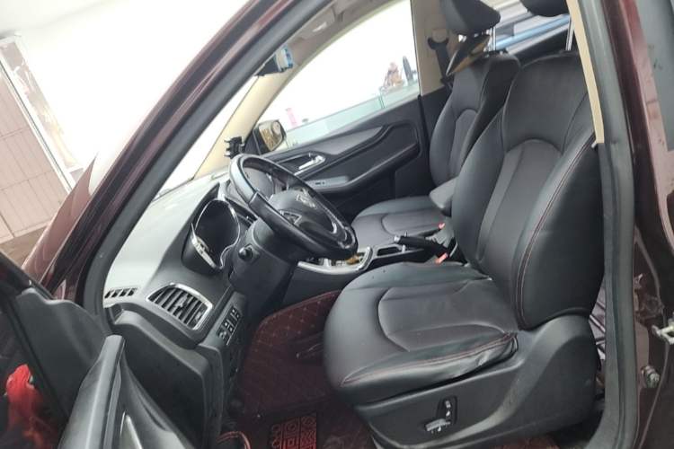 Used Baojun 560 2015 1.8L manual luxury version Left Front Seat