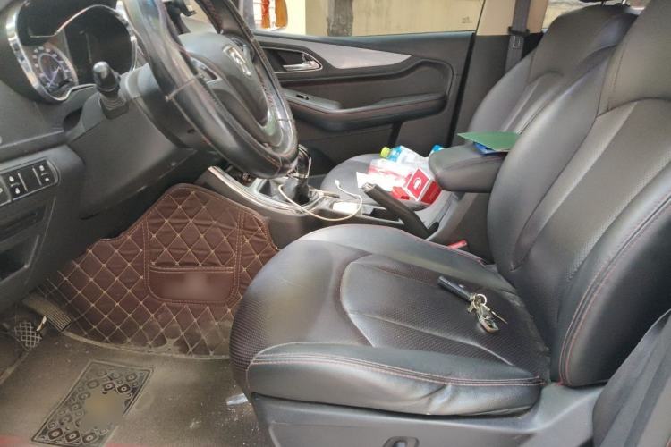 Used Baojun 560 2015 1.8L manual luxury version Left Front Seat