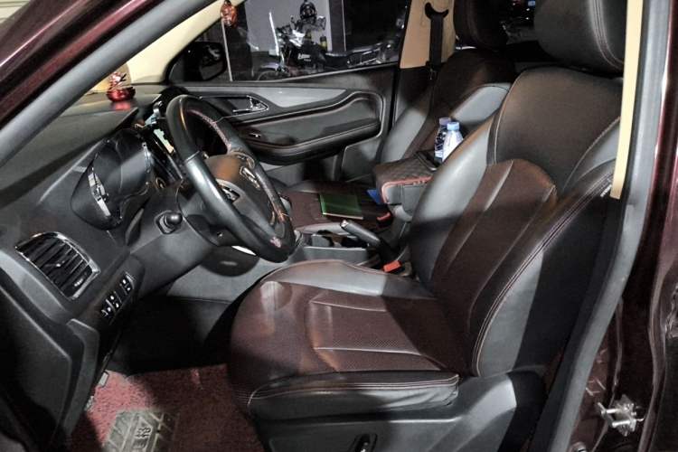 Used Baojun 560 2015 1.8L manual luxury version Left Front Seat