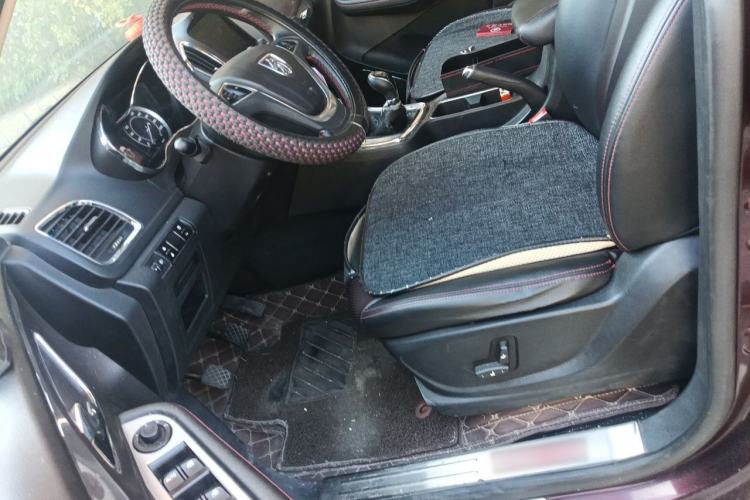 Used Baojun 560 2015 1.8L manual luxury version Left Front Seat