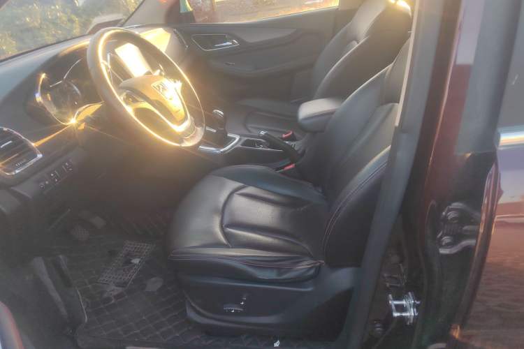Used Baojun 560 2015 1.8L manual luxury version Left Front Seat