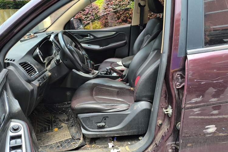 Used Baojun 560 2015 1.8L manual luxury version Left Front Seat