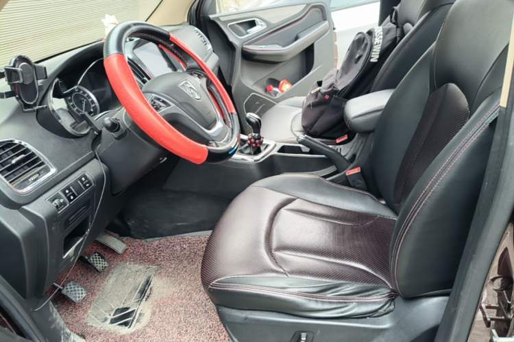 Used Baojun 560 2015 1.8L manual luxury version Left Front Seat
