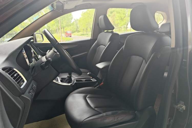 Used Baojun 560 2015 1.8L manual luxury version Left Front Seat