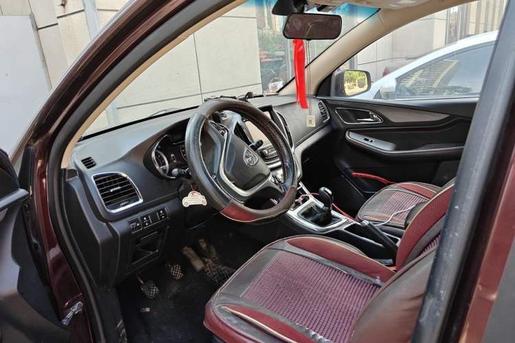 Used Baojun 560 2015 1.8L manual luxury version Left Front Seat