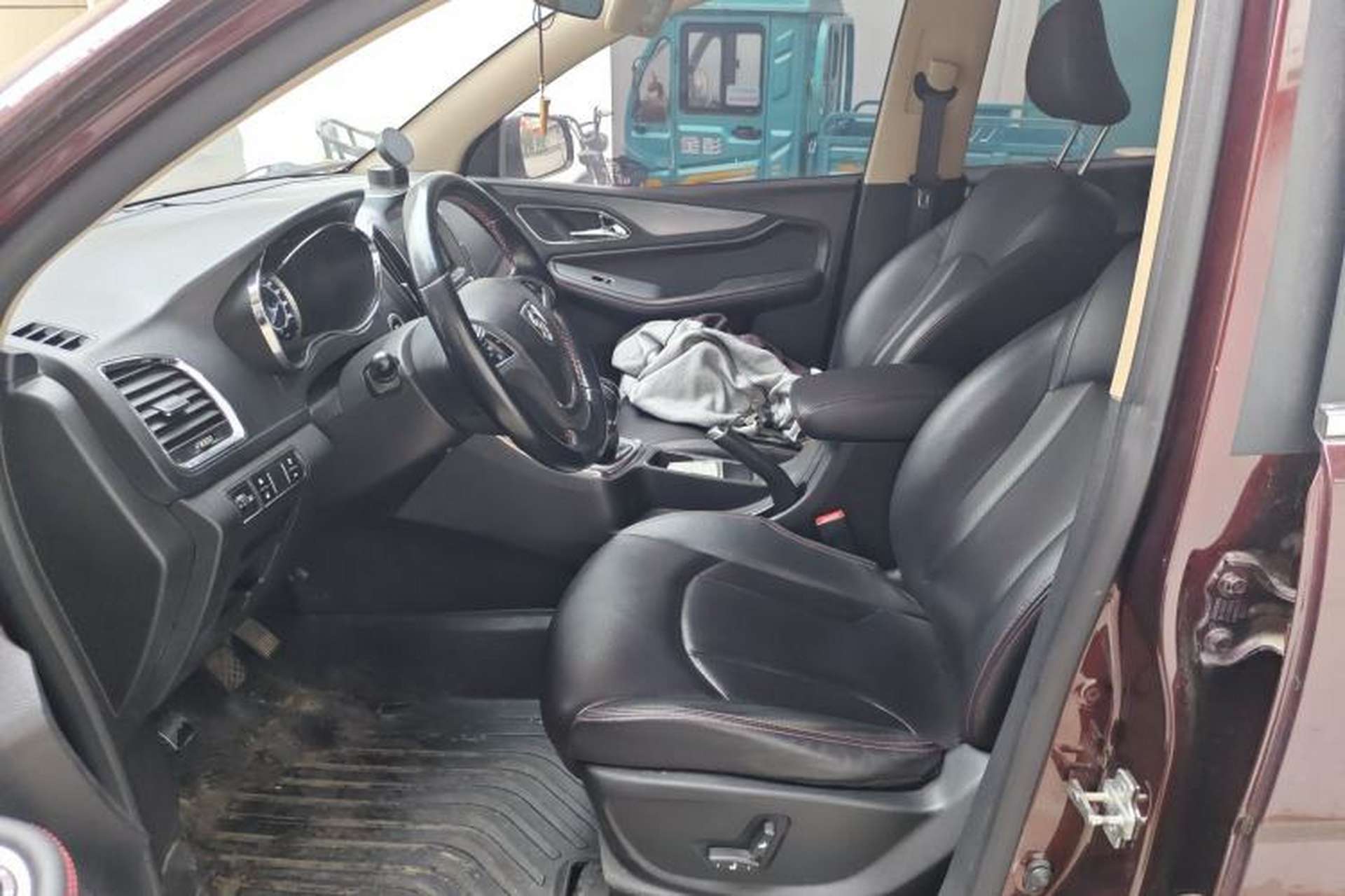 Used Baojun 560 2015 1.8L manual luxury version Left Front Seat