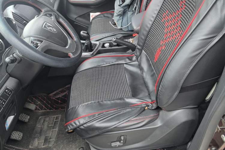 Used Baojun 560 2015 1.8L manual luxury version Left Front Seat