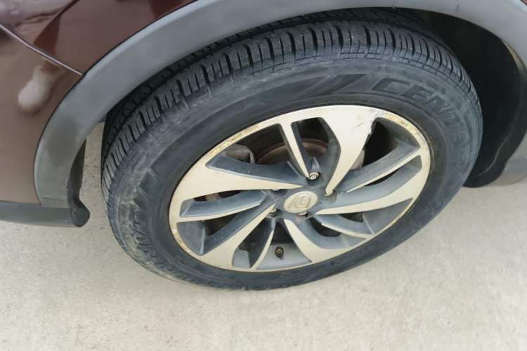 Used Baojun 560 2015 1.8L manual luxury version Left Front Wheel Hub