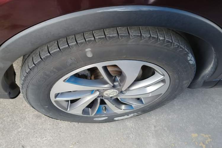 Used Baojun 560 2015 1.8L manual luxury version Left Front Wheel Hub