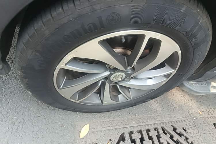 Used Baojun 560 2015 1.8L manual luxury version Left Front Wheel Hub