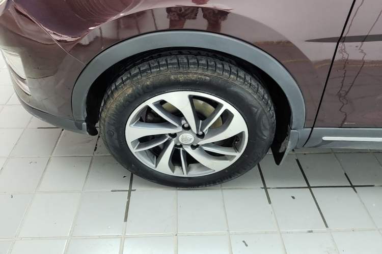Used Baojun 560 2015 1.8L manual luxury version Left Front Wheel Hub