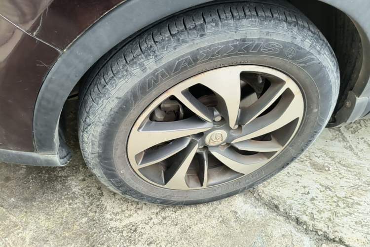 Used Baojun 560 2015 1.8L manual luxury version Left Front Wheel Hub