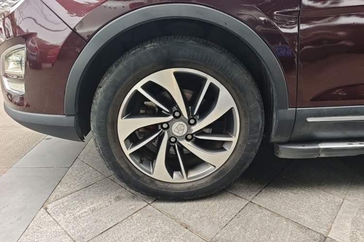 Used Baojun 560 2015 1.8L manual luxury version Left Front Wheel Hub