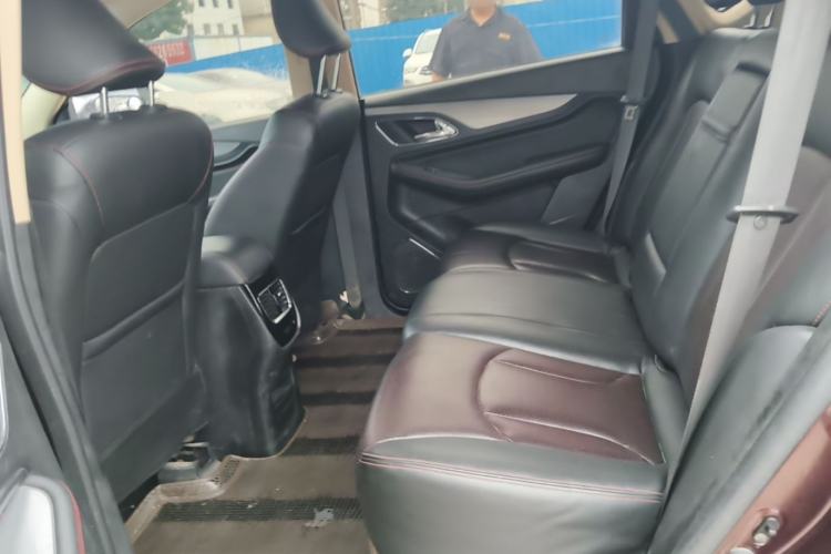 Used Baojun 560 2015 1.8L manual luxury version Left Rear Seat