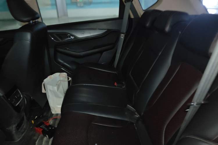 Used Baojun 560 2015 1.8L manual luxury version Left Rear Seat