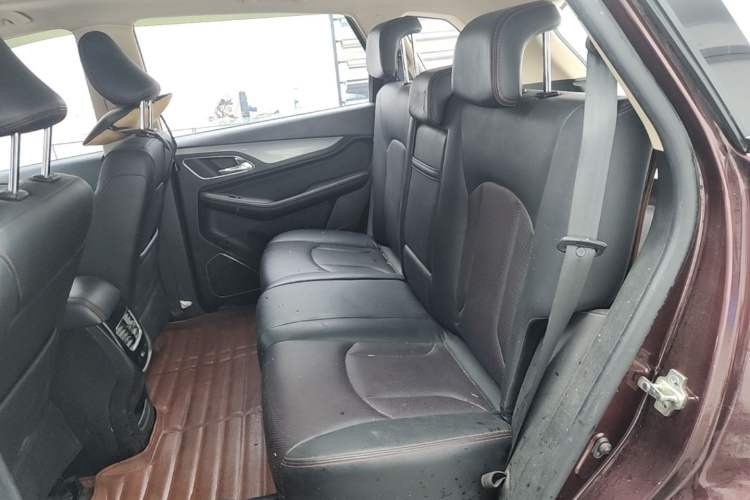 Used Baojun 560 2015 1.8L manual luxury version Left Rear Seat