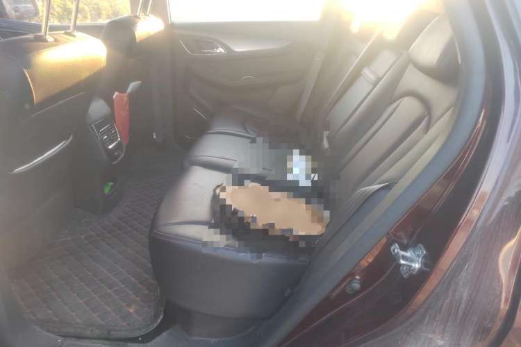 Used Baojun 560 2015 1.8L manual luxury version Left Rear Seat