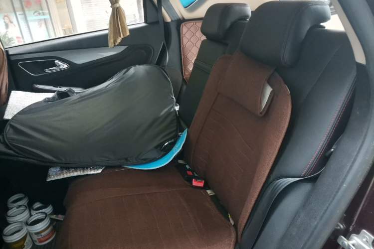 Used Baojun 560 2015 1.8L manual luxury version Left Rear Seat