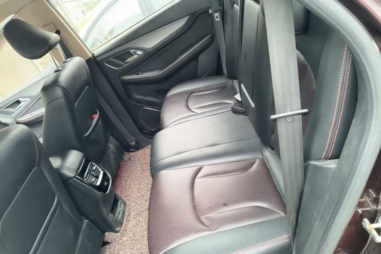 Used Baojun 560 2015 1.8L manual luxury version Left Rear Seat