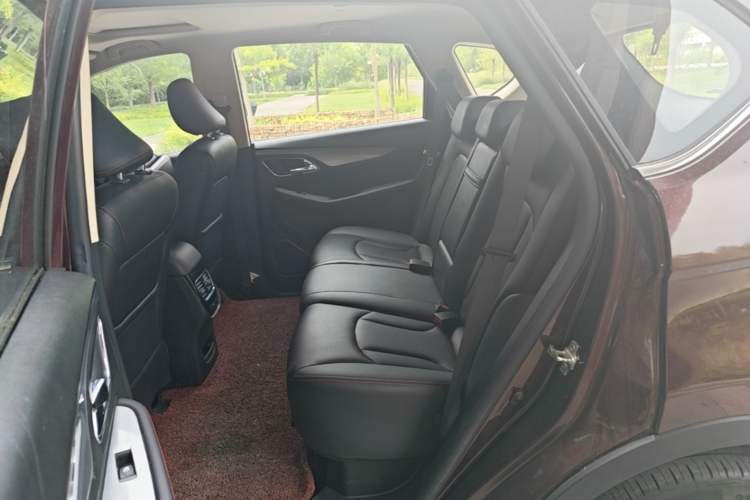 Used Baojun 560 2015 1.8L manual luxury version Left Rear Seat